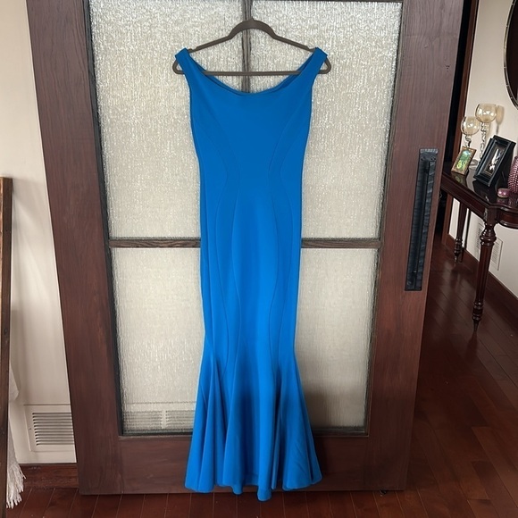 Chiara Boni
La Petite Robe di
Cobalt Maeli Gown 40P US size 4-6 petite - Picture 9 of 16